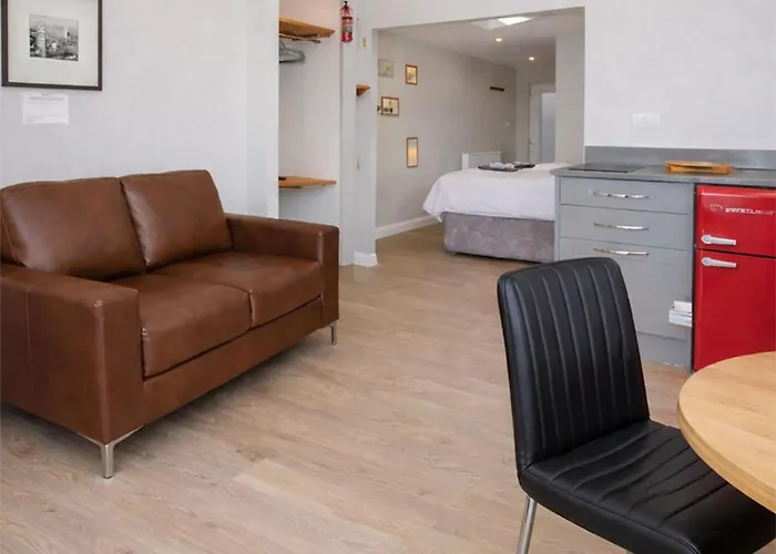 The View At 52, 公寓